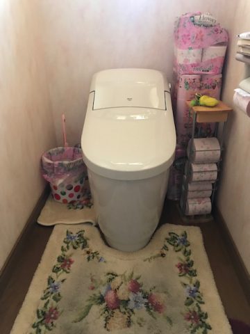 姫路市　トイレの床が濡れている