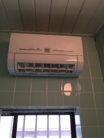 姫路市　寒い浴室に暖房乾燥機取り付け工事